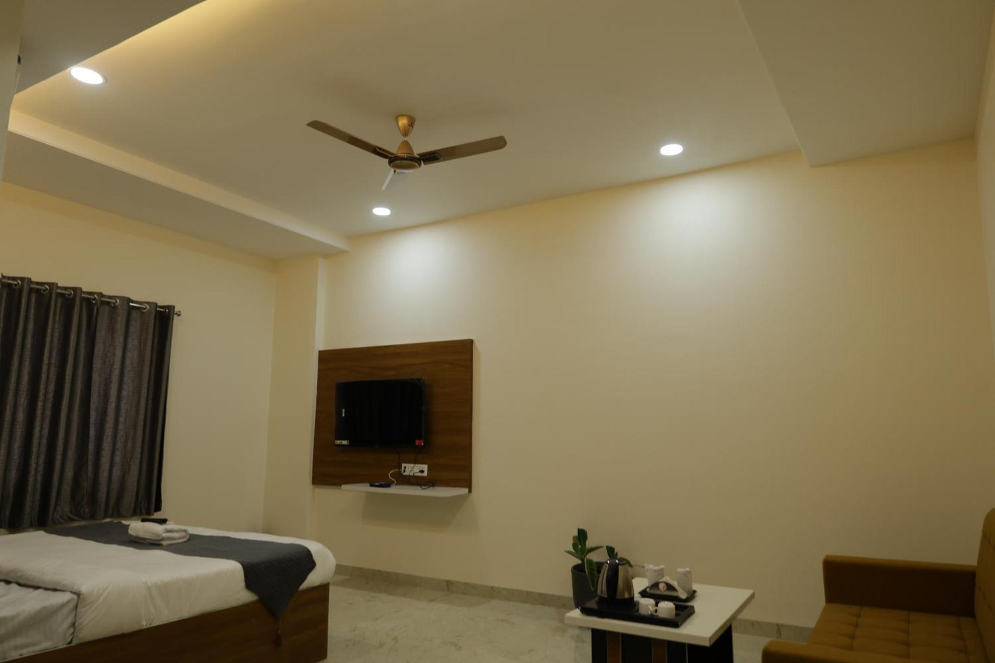 Hotel The Prime Land Hoshangabad Exterior foto